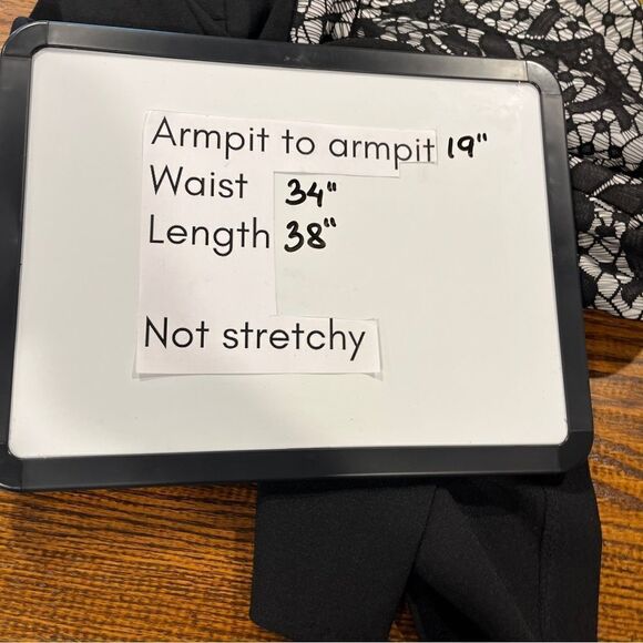 Cap sleeve knee length dress with flattering lace details size 12 - Picture 9 of 14